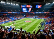 欧国联赛场上掀起热烈风潮，球迷热情高涨